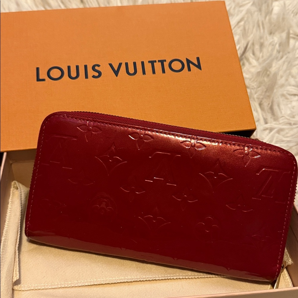 Louis Vuitton Vernis Zippy Wallet Framboise